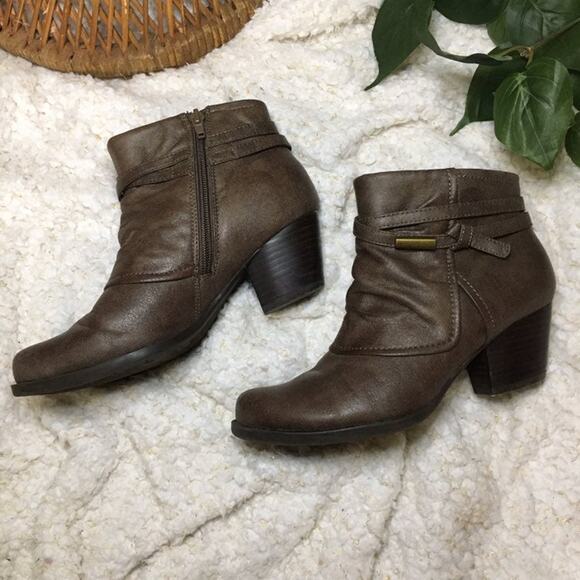 BareTraps Rhapsody ankle heel booties - Picture 2 of 8